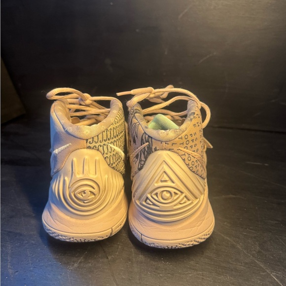High-Top kyries RARE - Picture 2 of 6